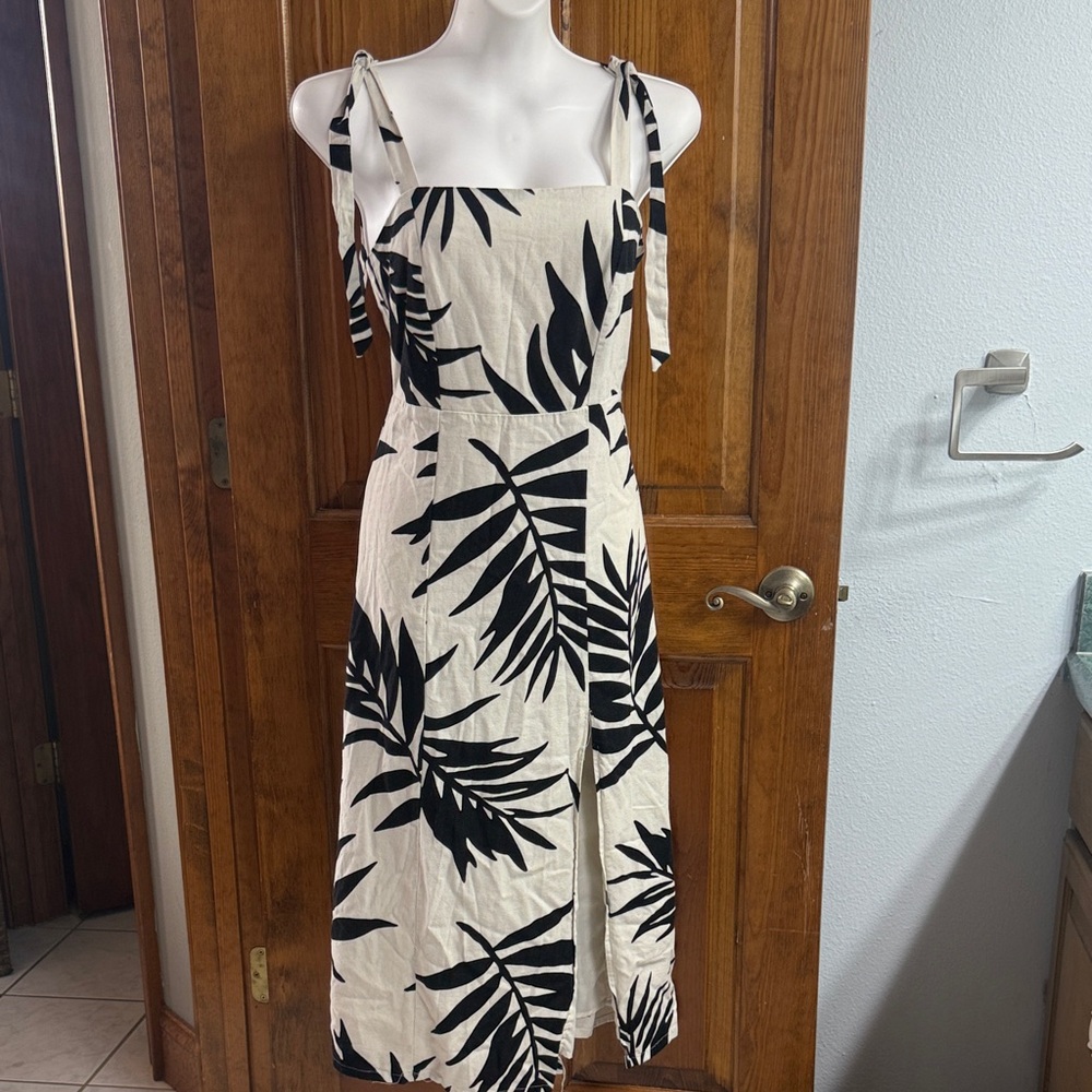 Gianni Bini Black and White Knit Shell with Tie-Strap Accent